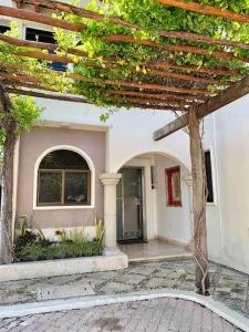 Mexican Lagoon front Villa by CASA PARAISO