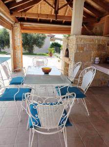 Villa IRENE Evia, 4 bdr, Pool, 500m to Beach