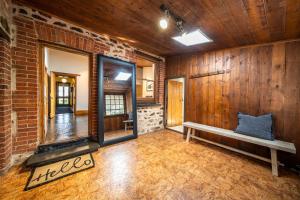 Secret Garden - Luxury Cottage - Giant 85inch TV