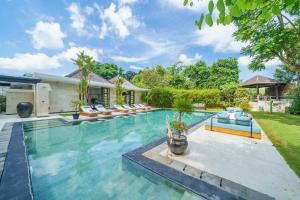 Villa Karishma - Luxury 6BR Villa Next to Berawa