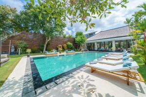 Villa Karishma - Luxury 6BR Villa Next to Berawa