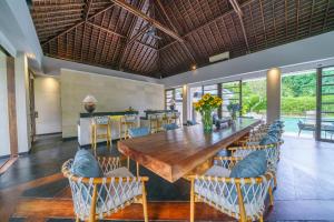 Villa Karishma - Luxury 6BR Villa Next to Berawa