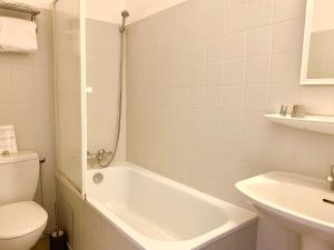 Hotels Hotel des quatre saisons : Chambre Lits Jumeaux