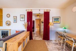 Barış Apartment with Seaview