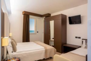 Triple Room with Sea View