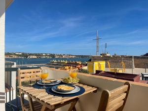 Fortaleza Sea-View w Balcony by LovelyStay