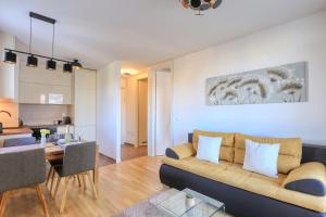 Barbara with private parking in the garage