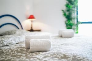 Shiny Central Flat - Pool