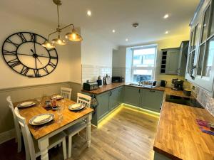 Beautifully Presented 3BR Luxury Apartment - Pass the Keys