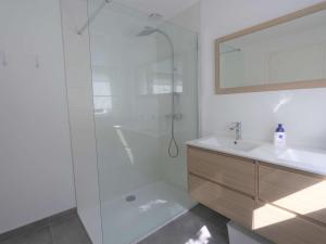 Grande Maison Rénovée 3* à Bénodet, Jardin Clos, Salle de Jeux, Parking, Wifi, Terrasse, 4 chambres - FR-1-481-112