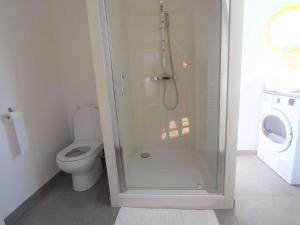 Grande Maison Rénovée 3* à Bénodet, Jardin Clos, Salle de Jeux, Parking, Wifi, Terrasse, 4 chambres - FR-1-481-112