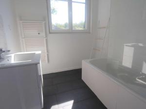 Grande Maison Rénovée 3* à Bénodet, Jardin Clos, Salle de Jeux, Parking, Wifi, Terrasse, 4 chambres - FR-1-481-112