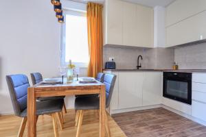 Barbara with private parking in the garage