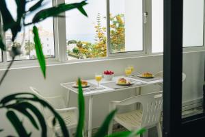 Shiny Central Flat - Pool