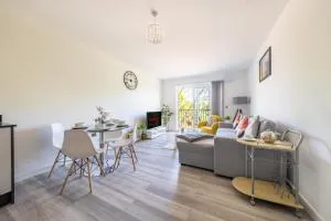 Ash View Place 3 -Heathrow - Thorpe Park - Free Parking - 斯坦斯