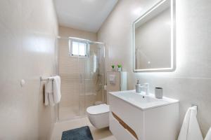 Amazing Sea View Apartments Petra & Paula