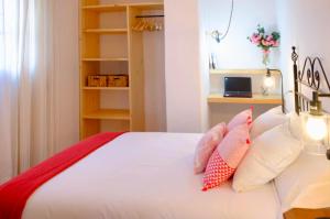 Holidays2Malaga Fresquedal 2 bedrooms apartment with pool BBQ WiFi in countryside