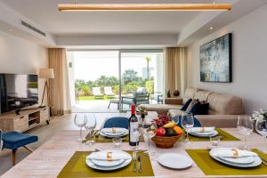 Alcazaba Lagoon Apartment with Private Beach, Pools, Gym, Sauna, Hot Tub & Fully Equipped Kitchen