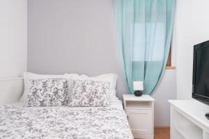 Stone Lady Holiday home with pool&hot tub,sauna,bbq,garden