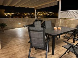 Luxury 190m2 Amplio apartamento moderno con terraza en la azotea de 50m2 junto a la playa, en el centro de Torre del Mar, Málaga, Modern large apartment with 50m2 roof terrace by the beach, right in the center of Torre del Mar, Malaga
