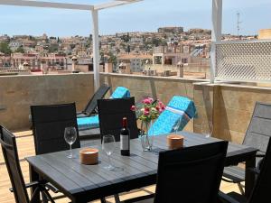 Luxury 190m2 Amplio apartamento moderno con terraza en la azotea de 50m2 junto a la playa, en el centro de Torre del Mar, Málaga, Modern large apartment with 50m2 roof terrace by the beach, right in the center of Torre del Mar, Malaga