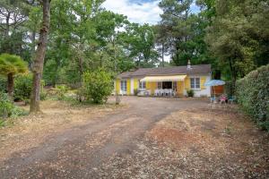 Maisons de vacances Maison familiale dans les pins a 300 m de la Plage : photos des chambres