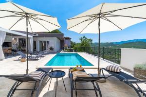 Villa Stella with 32 sqm private heated pool Jacuzzi Sauna Media room 3 bedrooms