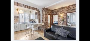 Queen East Verona apartments