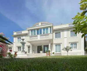 Villa Bianca a few steps by the sea with exclusive garden & jacuzzi - Ardenza