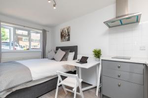 Findon- Stylish Suite 10mins close to Airport