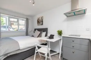 Findon- Stylish Suite 10mins close to Airport - Ifield