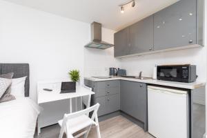 Findon- Stylish Suite 10mins close to Airport