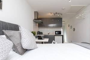 Findon- Stylish Suite 10mins close to Airport