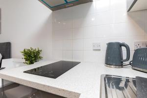 Findon- Stylish Suite 10mins close to Airport