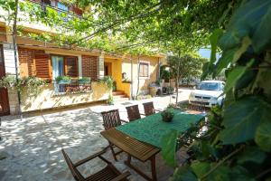 Apartments and Rooms Sinka