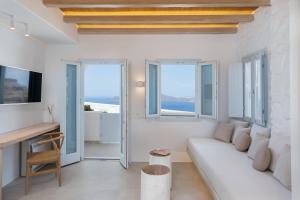 Airth Santorini Suites