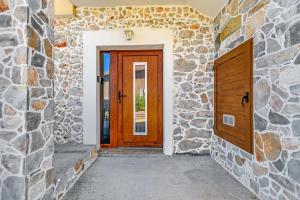 Stone house on the Batalaža Beach - Kali