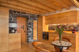 Palheiros do Serrado by Real Vision