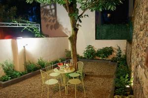Two-Bedroom Apartment with Private Garden room in Greenhouse