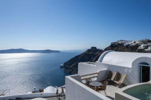 Airth Santorini Suites