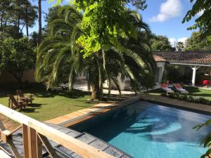 Maisons d'hotes LA MAISON DE LA DUNE - Chambres Climatisees - Jacuzzi 1ere seance offerte - Piscine chauffee avec Abri Amovible - Plage situee a 200m, acces direct par le bois : photos des chambres