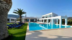 LeBlanc Luxurious Beachfront Villa by Goutos Luxury Living