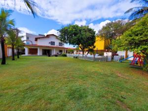 Casa de praia com piscina e playground