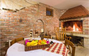 Lovely Home In Starigrad With Kitchen 