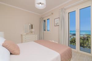 Villa Elizabeth - Seafront Classic Villa!