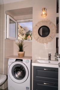 New cozy apartment - center of old town Omiš