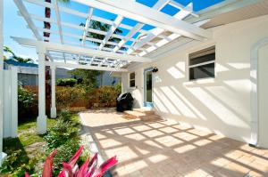 Anna Cabana B - 301 Poinsettia