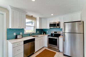 Anna Cabana B - 301 Poinsettia