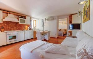 Beautiful apartment in Mali Losinj with 1 Bedrooms and WiFi