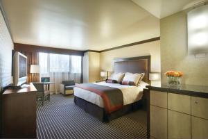 Cactus Petes Resort Tower Deluxe King room in Cactus Petes Resort & Horseshu Hotel